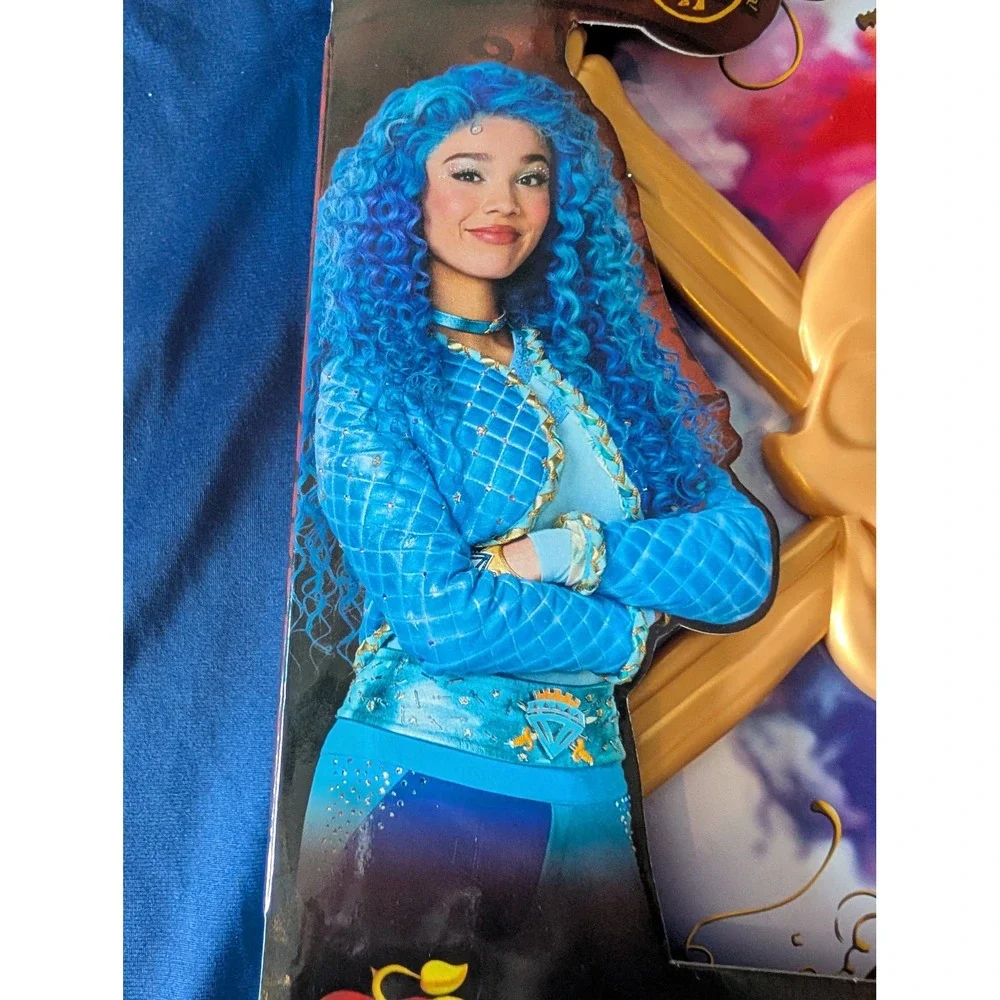 Disney Descendants Mattel‎ Rise of Red Sorcerer's Cookbook Chloe Charming Doll - Picture 2 of 7